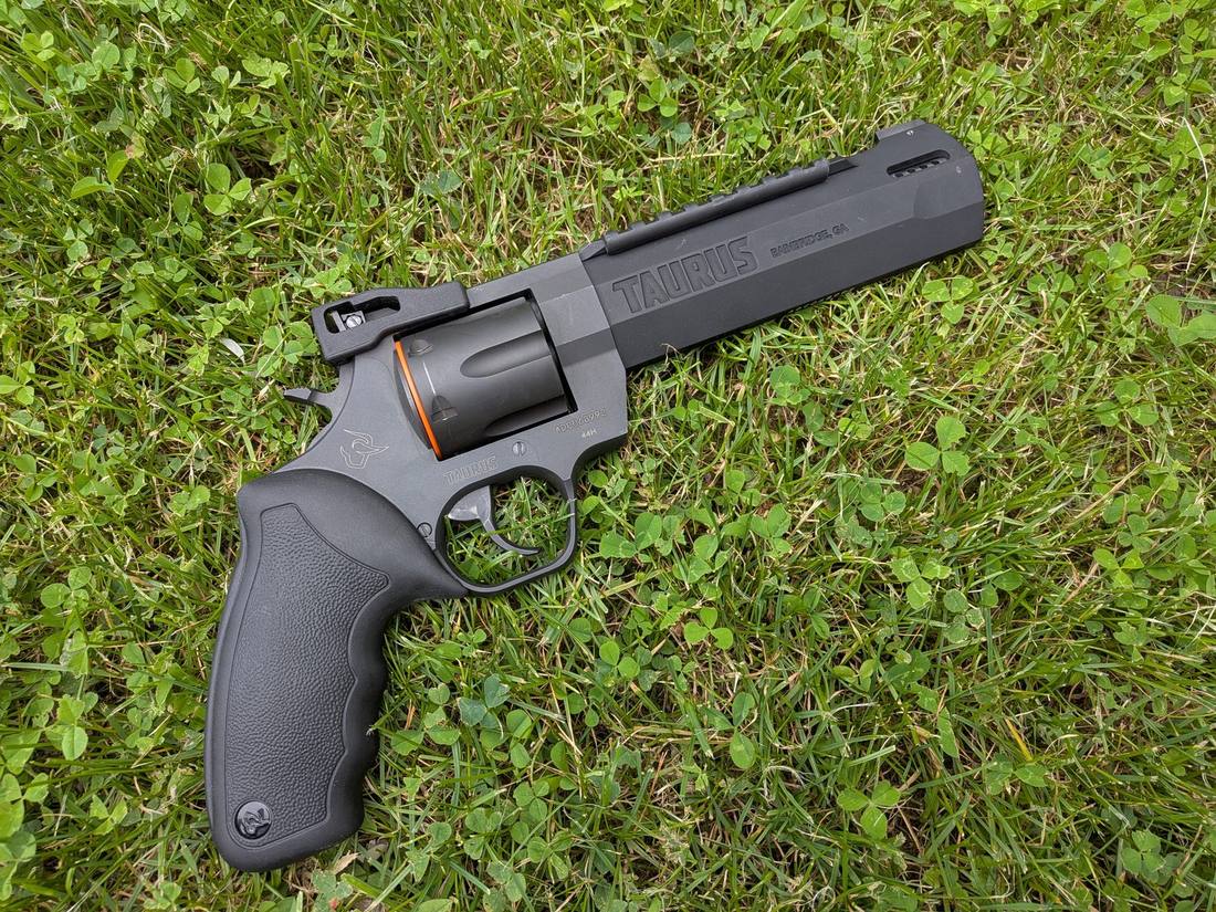 Taurus Raging Hunter
